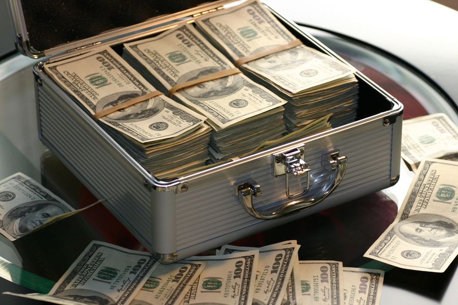 Uang kertas sebagai ilustrasi bonus deposit harian
