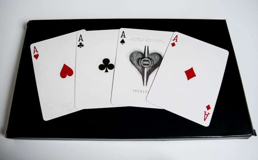 Empat kartu as sebagai ilustrasi kombinasi kartu poker